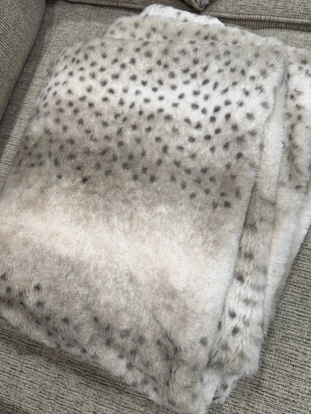 🎉LAST PIECE🎉RACHEL RACHEL‎ ROY 50×60 Spotted Faux Fur Throw